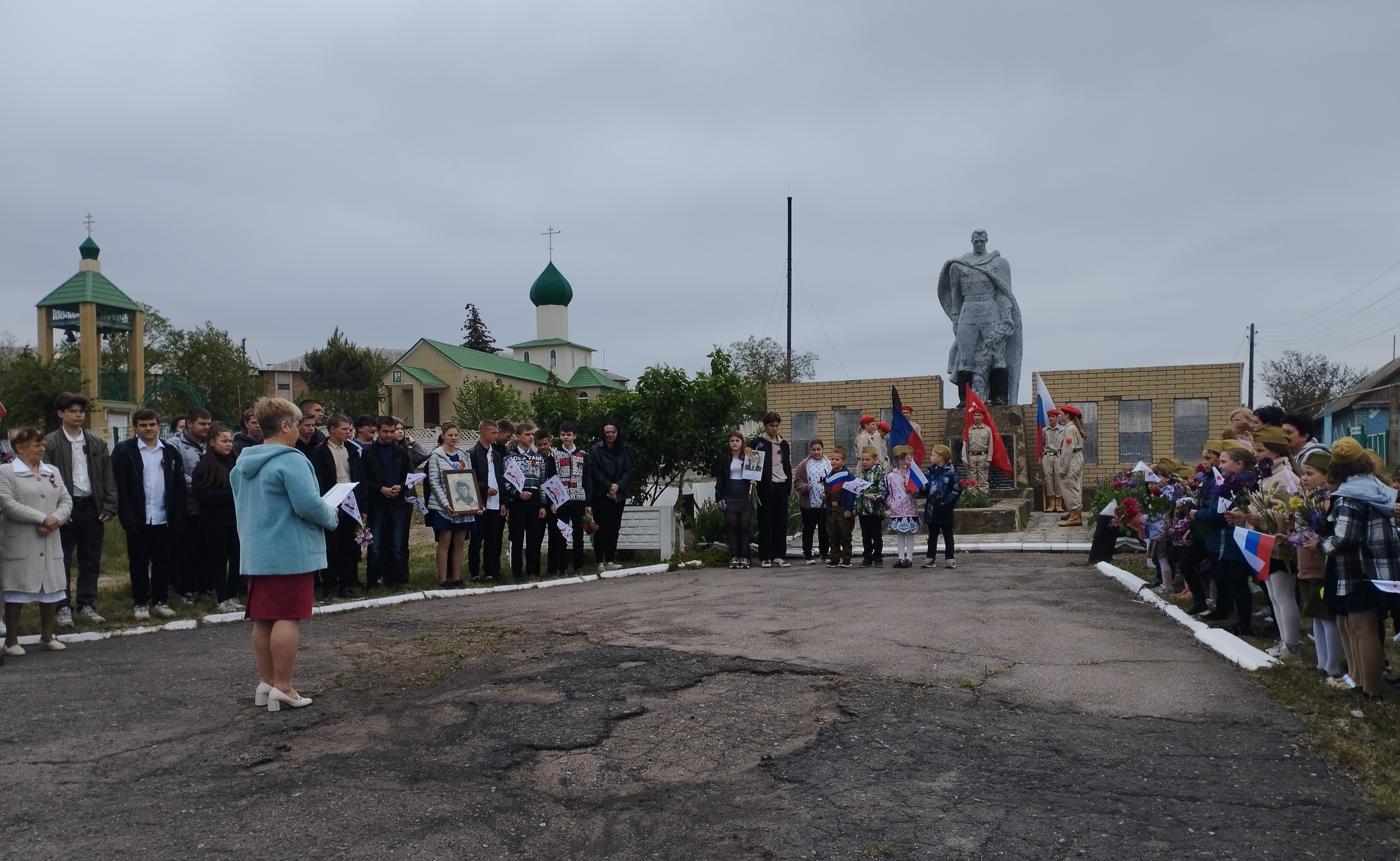 В селе Мануйловка прошел торжественный митинг.