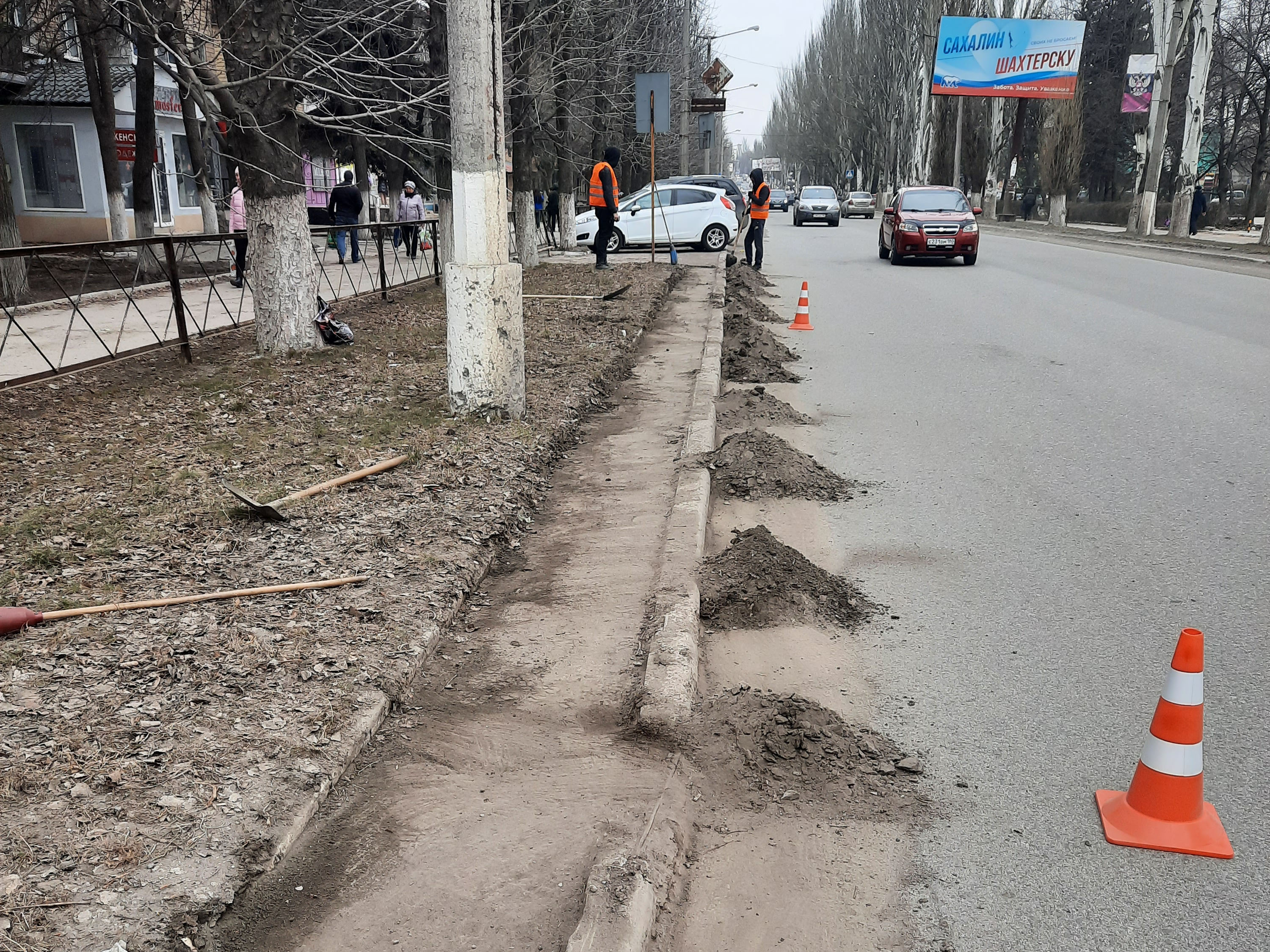 С целью надлежащего содержания территории города, МУП «ТП «Партнер» продолжаются мероприятия по благоустройству.