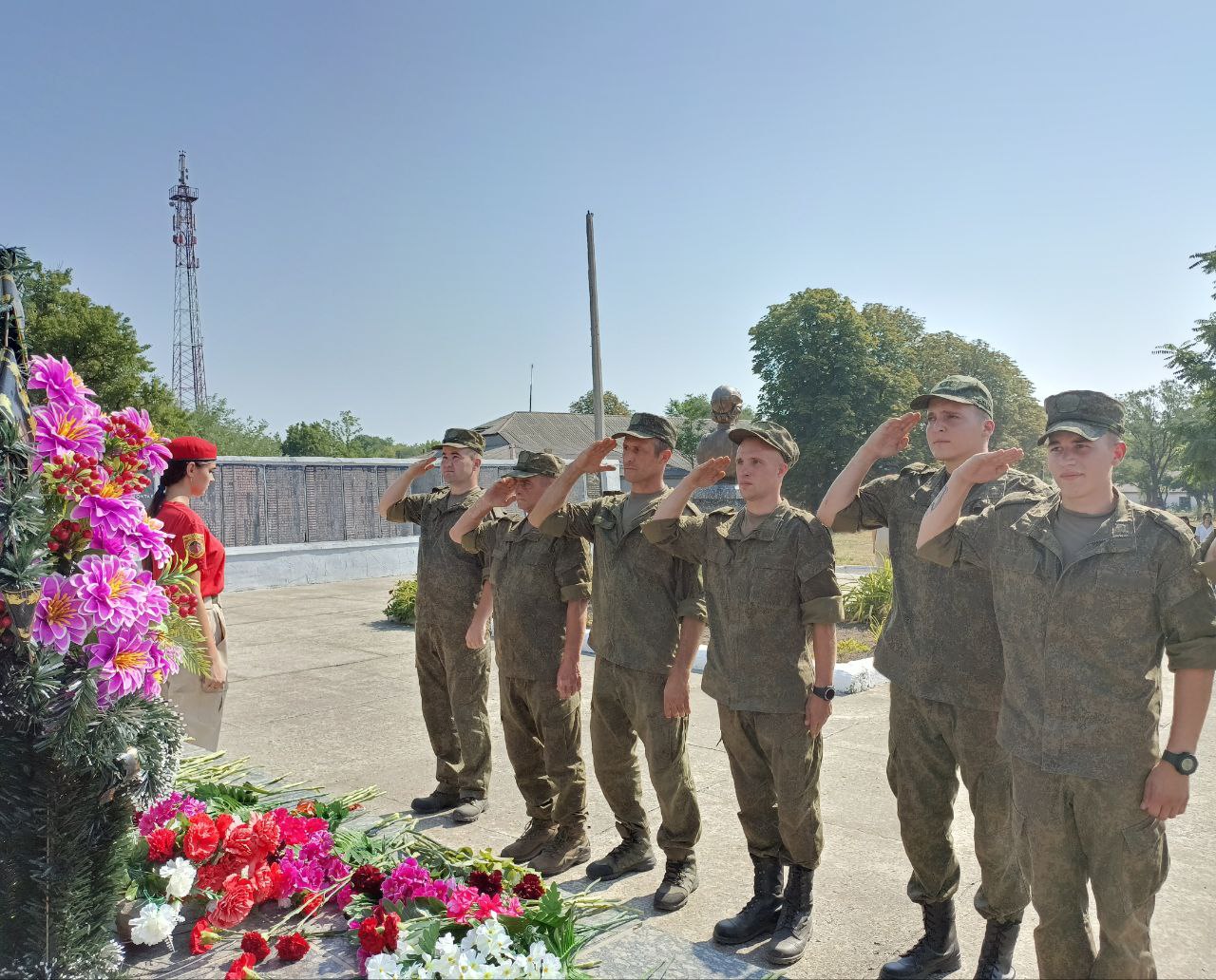 В Дмитровке почтили память бойцов Миус-фронта.