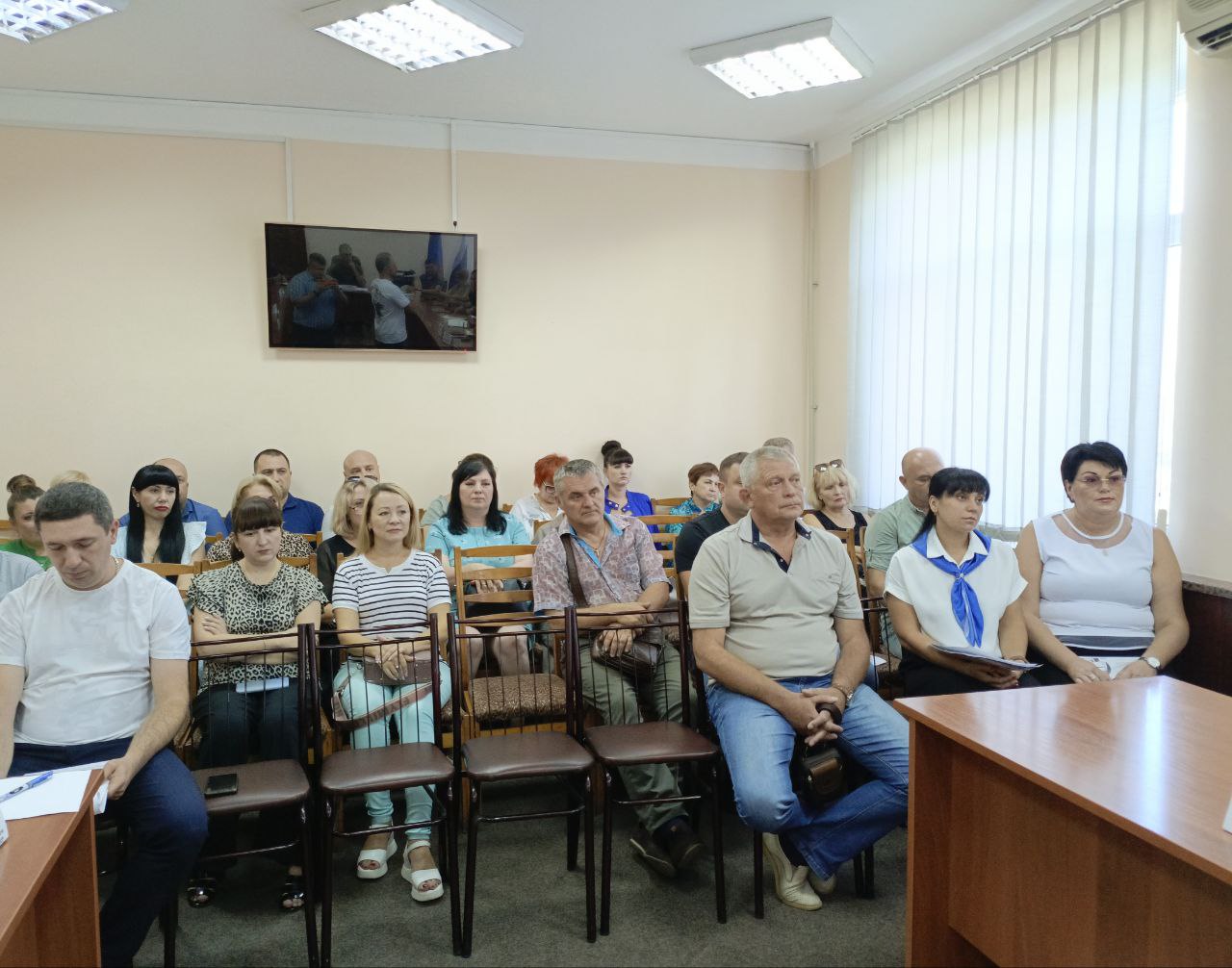 В Шахтерске глава округа поставил задачи структурным подразделениям и службам на текущую неделю.