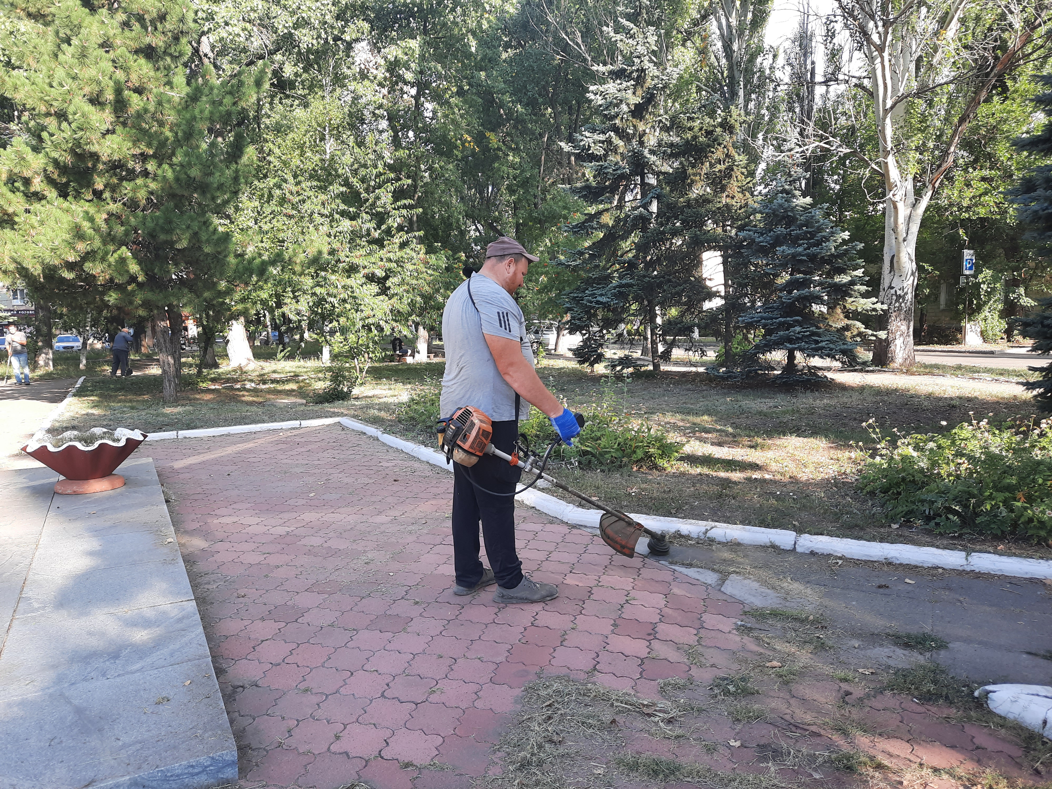 В Шахтерском округе продолжается благоустройство.