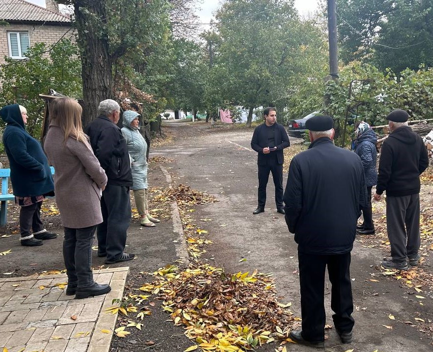 Заместитель главы Шахтерского муниципального округа обсудил с ждановцами коммунальные вопросы.