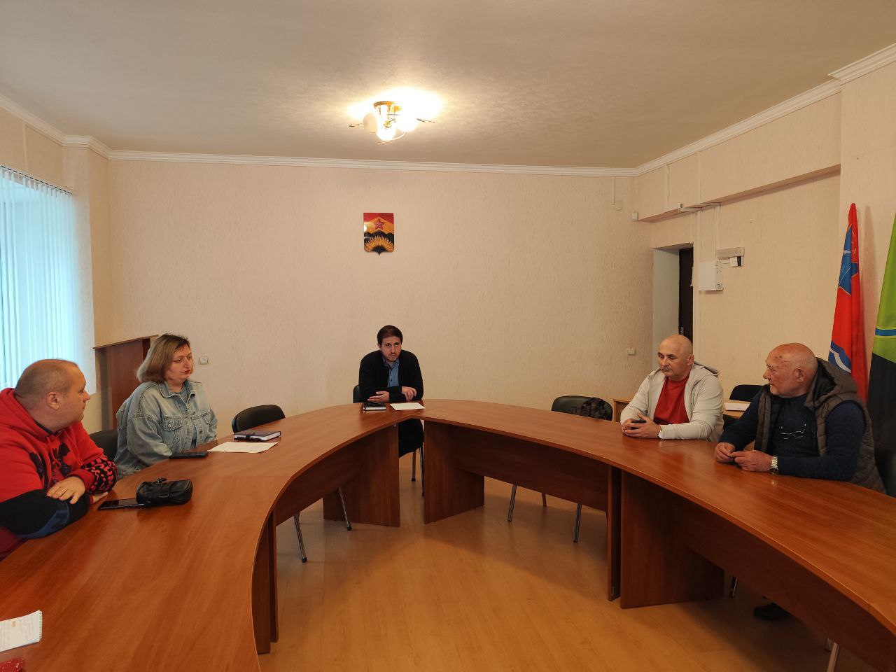 В Ждановке представители органов местной власти обсудили текущие вопросы жизнедеятельности города.