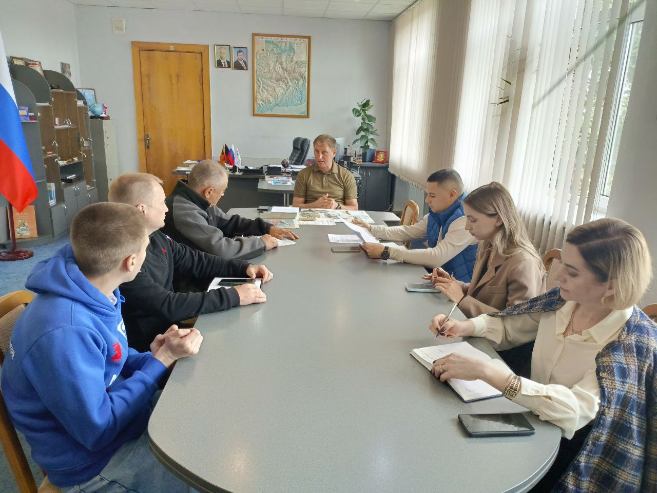 Александр Шатов встретился с представителями общественных организаций Шахтерского округа.
