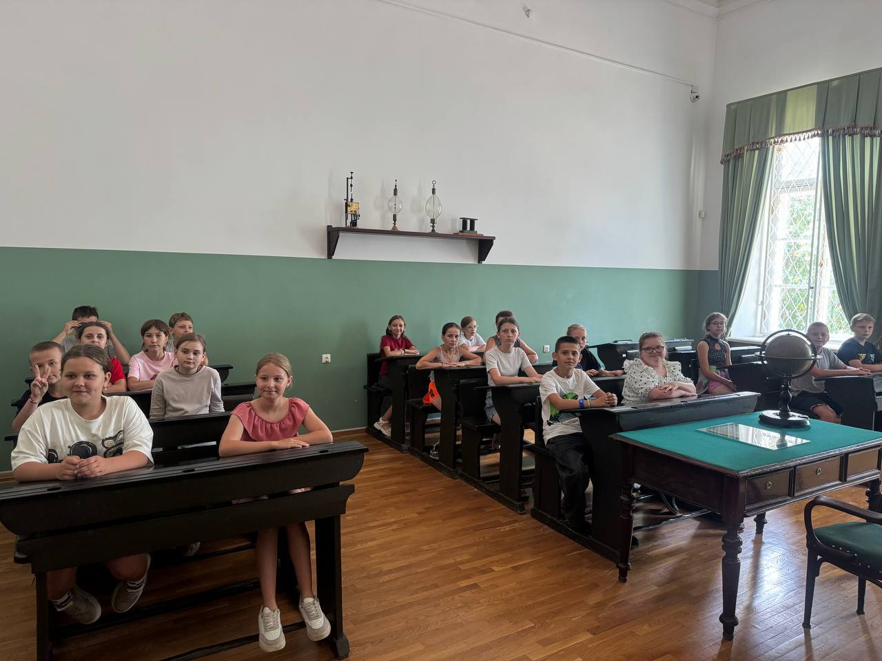 Ребята из Шахтерского округа познавательно проводят время в летнем лагере.