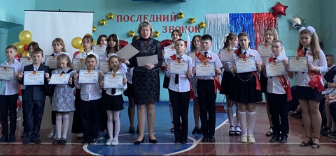 Сегодня на базе 31 общеобразовательного учреждения Шахтерского муниципального округа прошли торжественные линейки, прозвенел последний звонок.