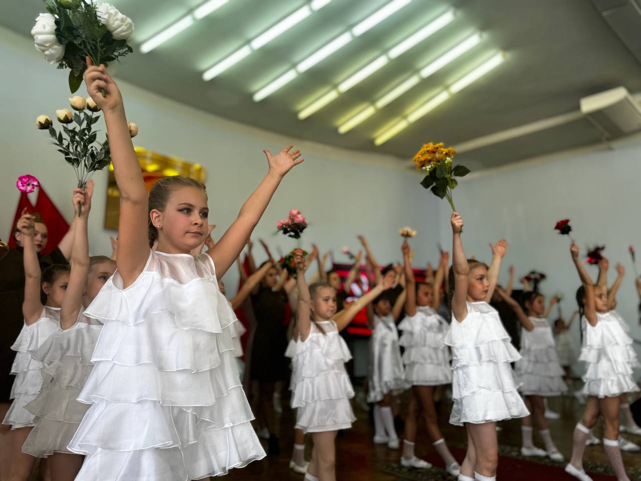 В Шахтерске прошел торжественный концерт к 11-летию Донецкой Народной Республики.