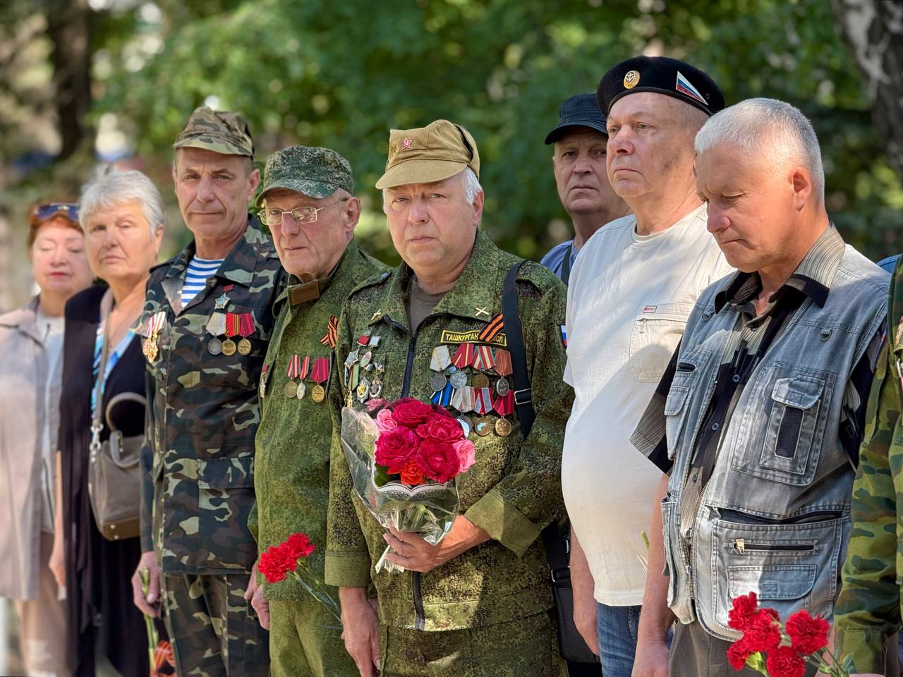 В Шахтерске состоялось памятное мероприятие с возложением цветов, посвященное Дню ветеранов боевых действий.