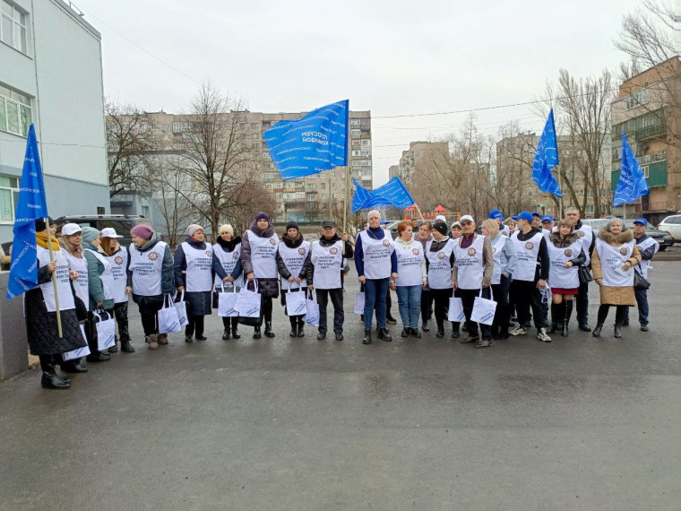В Шахтерске проголосовали командой работники угольной промышленности и Шахтерского управления по газоснабжению. В Шахтерске проголосовали командой работники угольной промышленности и Шахтерского управления по газоснабжению.