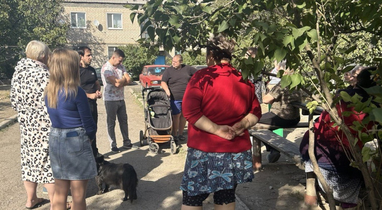 Заместитель главы провел встречу с жителями Ждановки. Заместитель главы провел встречу с жителями Ждановки.