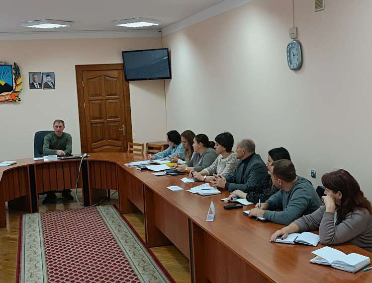 Глава муниципального образования Шахтерского муниципального округа Александр Шатов провел совещание с руководителями предприятий сельскохозяйственного назначения по вопросу взаимодействия в осенне-зимний период 2024-2025. Глава муниципального образования Шахтерского муниципального округа Александр Шатов провел совещание с руководителями предприятий сельскохозяйственного назначения по вопросу взаимодействия в осенне-зимний период 2024-2025.