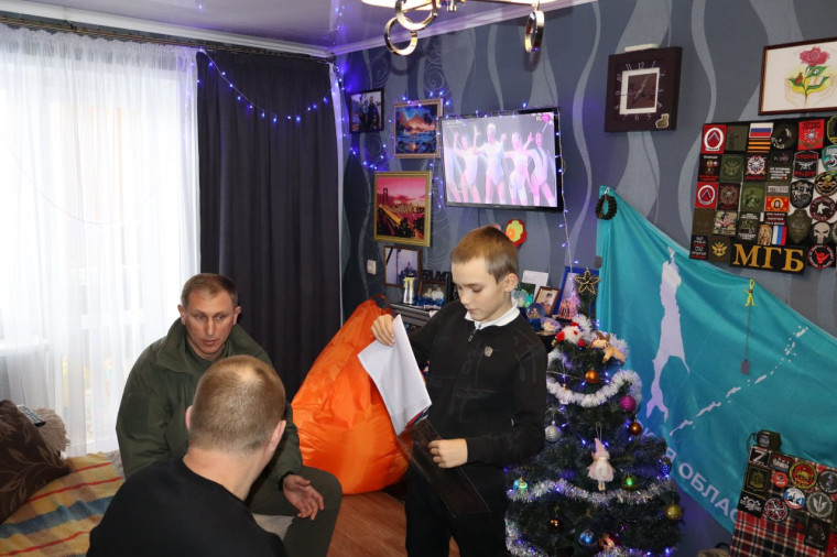 Глава Шахтерского округа Александр Шатов посетил юного патриота Максима Чумакова. Глава Шахтерского округа Александр Шатов посетил юного патриота Максима Чумакова.