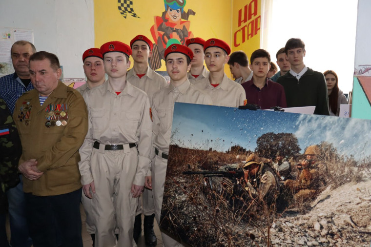 В Шахтерске открыли выставку о войне в Афганистане. В Шахтерске открыли выставку о войне в Афганистане.