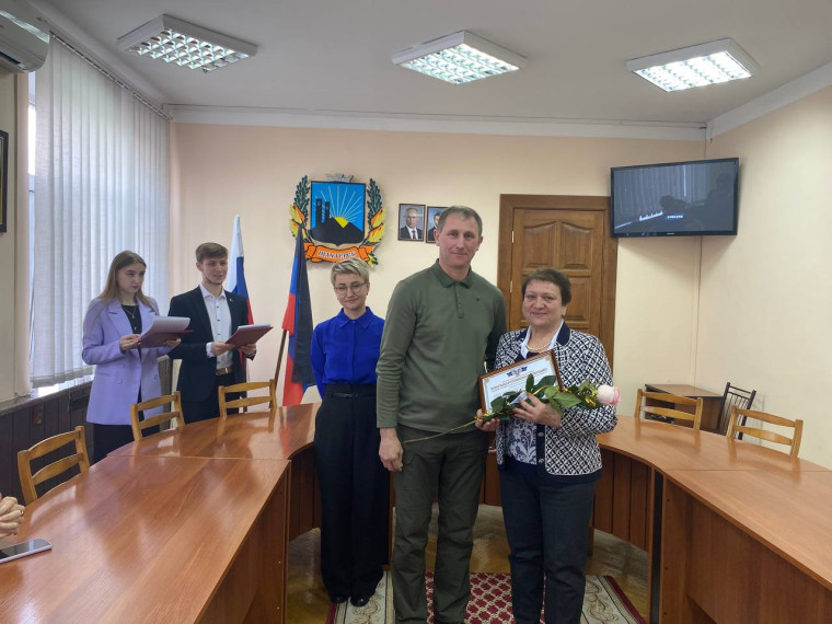 Работников культуры поощрили благодарственными письмами в связи с профессиональным праздником. Работников культуры поощрили благодарственными письмами в связи с профессиональным праздником.