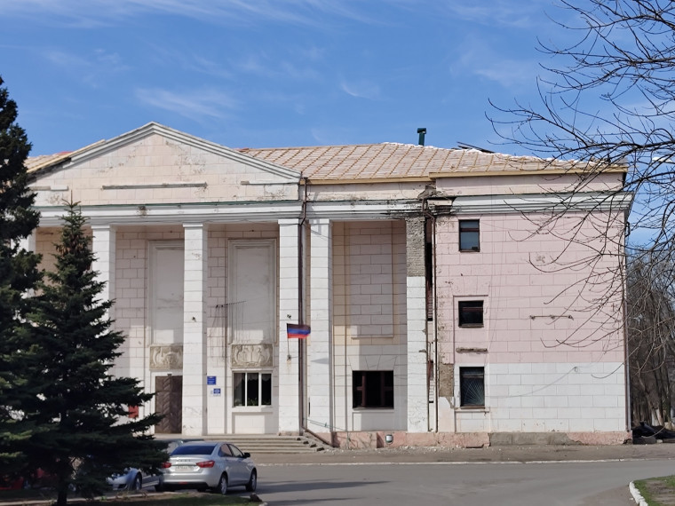 Продолжается ремонт крыши Шахтерского Дворца культуры в рамках сотрудничества между Сахалинской областью и Шахтерским муниципальным округом. Продолжается ремонт крыши Шахтерского Дворца культуры в рамках сотрудничества между Сахалинской областью и Шахтерским муниципальным округом.