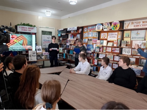 В библиотеке Шахтерска прошел урок мужества. В библиотеке Шахтерска прошел урок мужества.