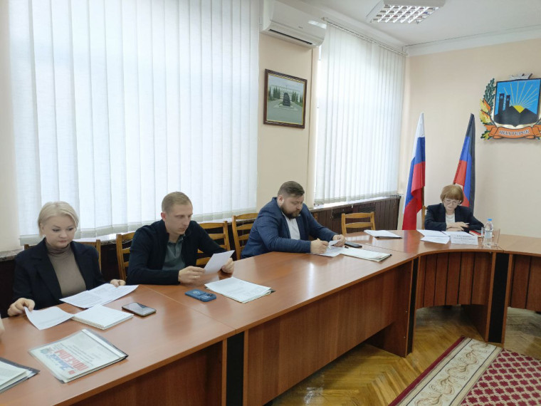 В Шахтерске депутаты рассмотрели и приняли ряд вопросов. В Шахтерске депутаты рассмотрели и приняли ряд вопросов.