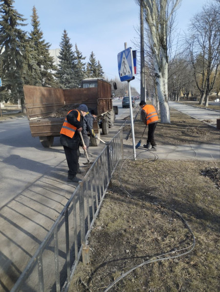 С целью подготовки территории города к весенне-летнему периоду, а также надлежащего содержания территории, МУП «ТП «Партнер» продолжаются мероприятия по уборке ул. Крупской. С целью подготовки территории города к весенне-летнему периоду, а также надлежащего содержания территории, МУП «ТП «Партнер» продолжаются мероприятия по уборке ул. Крупской.
