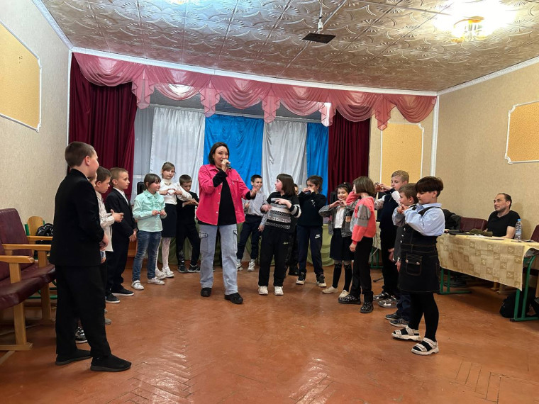 В школе Шахтерска прошел концерт Агитбригады «Z». В школе Шахтерска прошел концерт Агитбригады «Z».