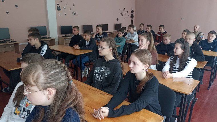 В школе № 19 Шахтерска воронежцы провели мастер-класс о развитии творчества детей. В школе № 19 Шахтерска воронежцы провели мастер-класс о развитии творчества детей.