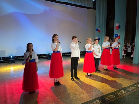 В городе Кировское состоялся праздничный концерт, посвященный Дню России. В городе Кировское состоялся праздничный концерт, посвященный Дню России.