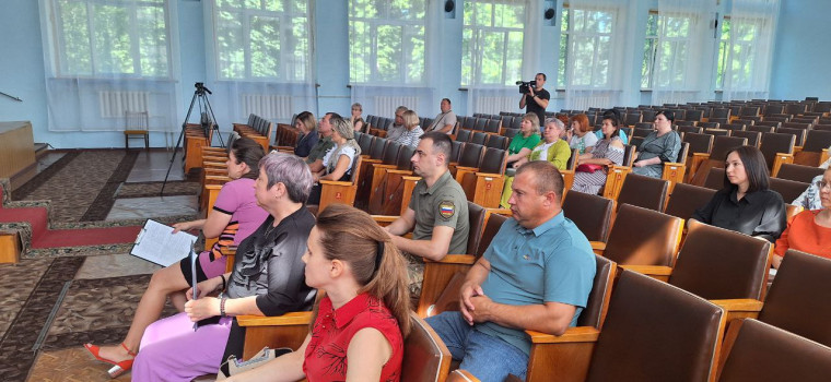 В Шахтерске состоялось аппаратное совещание. В Шахтерске состоялось аппаратное совещание.