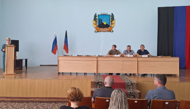 Глава Шахтерского округа поставил задачи структурным подразделениям и службам. Глава Шахтерского округа поставил задачи структурным подразделениям и службам.