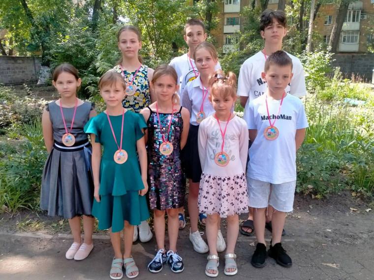 В социальном центре Шахтерска прошли мероприятия ко Дню семьи, любви и верности. В социальном центре Шахтерска прошли мероприятия ко Дню семьи, любви и верности.