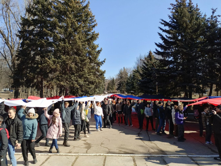 В Шахтерске стартовал патриотический флешмоб V. В Шахтерске стартовал патриотический флешмоб V.