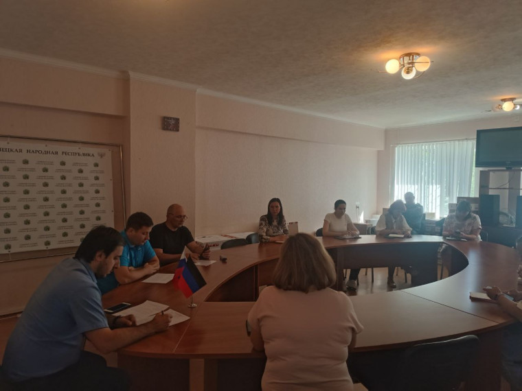 В Ждановке обсудили вопросы жизнедеятельности города. В Ждановке обсудили вопросы жизнедеятельности города.